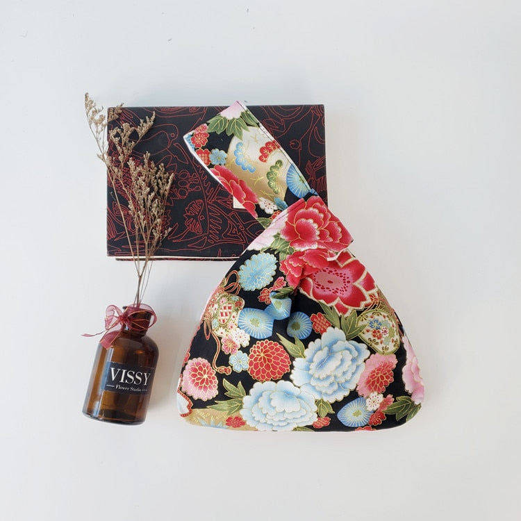 Spring glamor knot bag