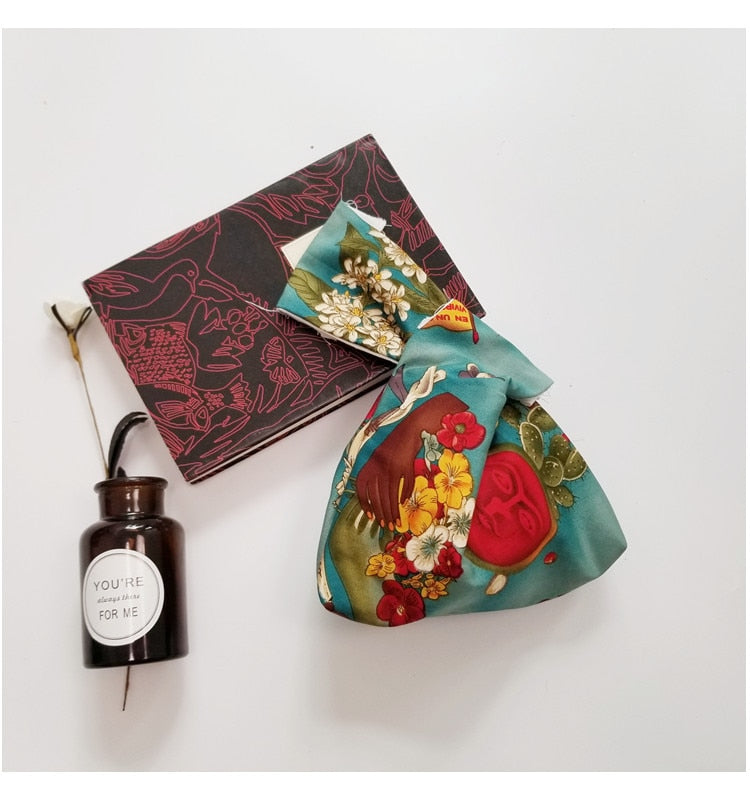 Spring glamor knot bag