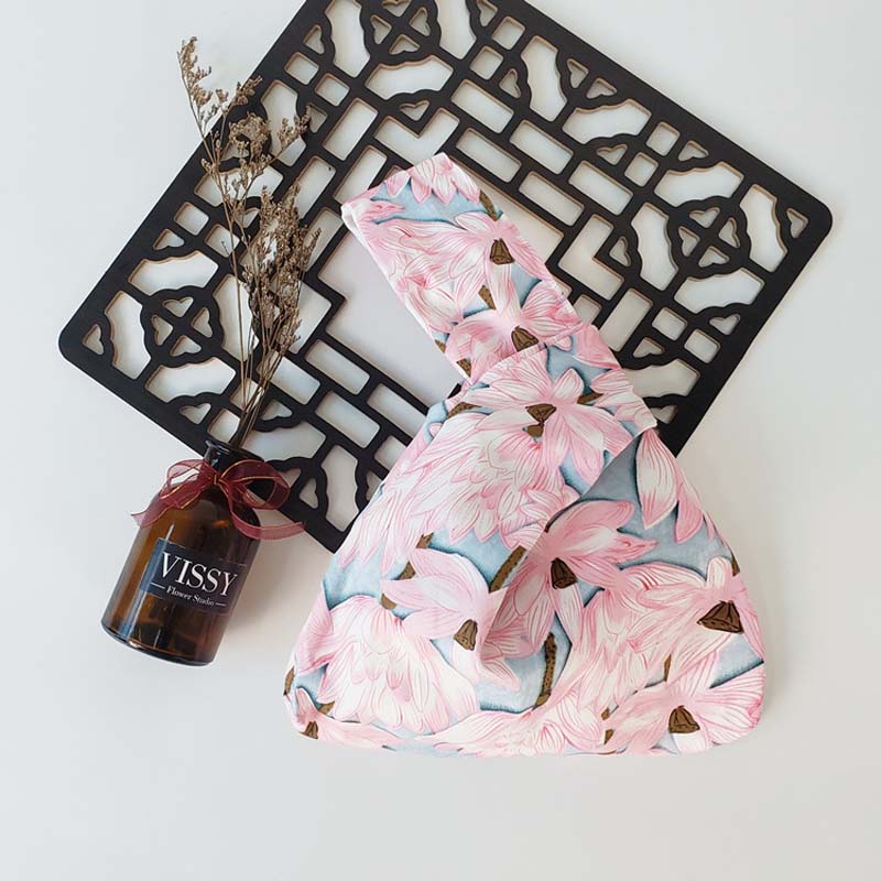 Spring glamor knot bag