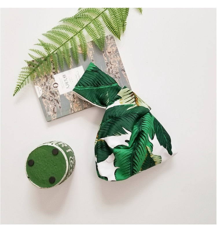 Spring glamor knot bag