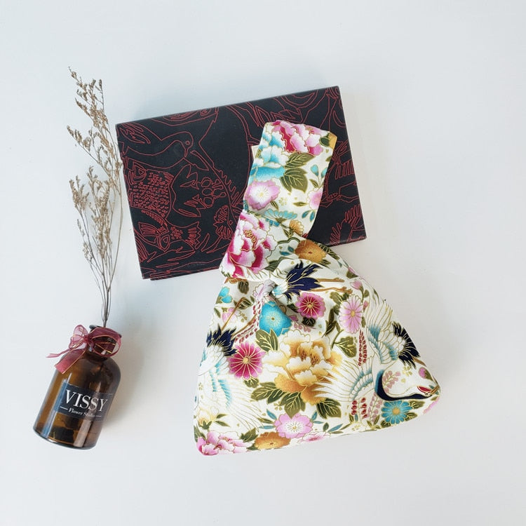 Spring glamor knot bag