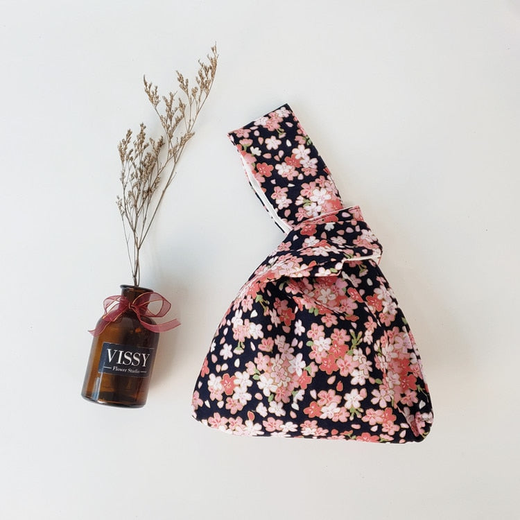 Spring glamor knot bag