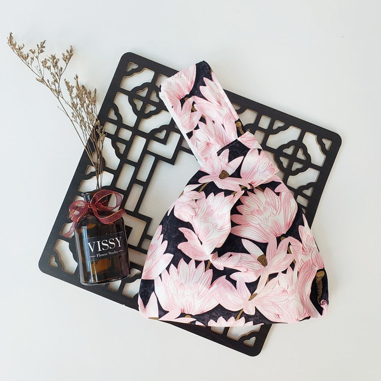 Spring glamor knot bag