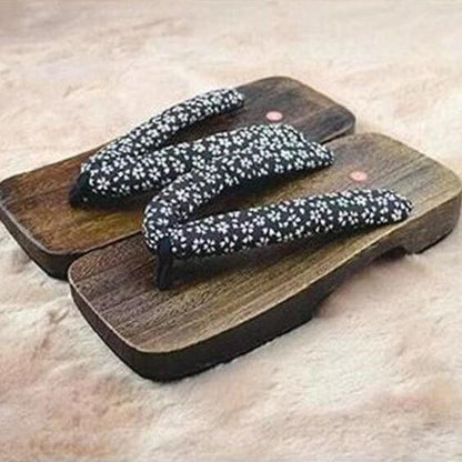 flat foot wooden sandals