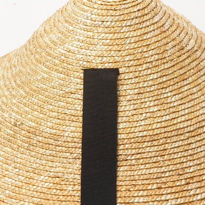 wide brim straw hat