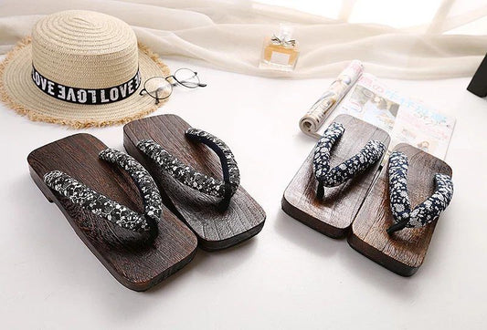 flat foot wooden sandals