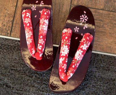 princess wear wooden sandals