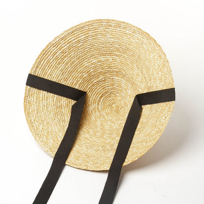 wide brim straw hat