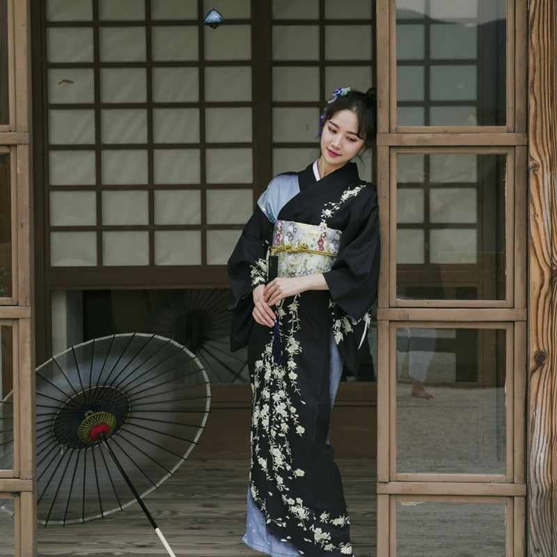 kimono dress for women Women's Silk Japanese 'Kisokoma' Black with wide sleeves White Kimono Dress - Japanese